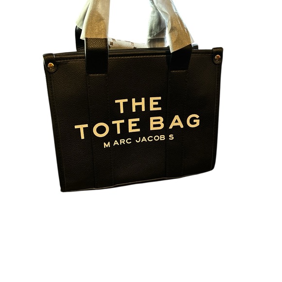 Marc Jacobs Handbags - Marc Jacobs Black and White Tote Bag